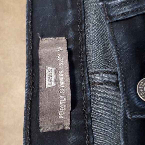 Levis Jeans - Picture 2 of 4